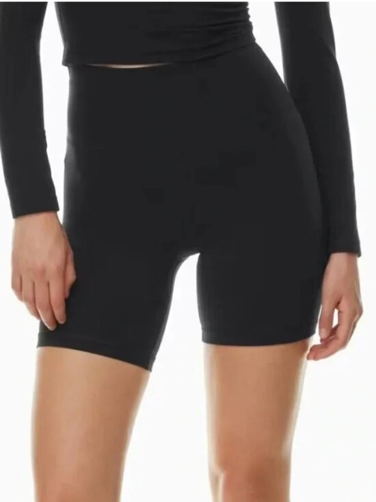 Aritzia Pants - Aritzia TNA Action Biker Short 7” Black Size M